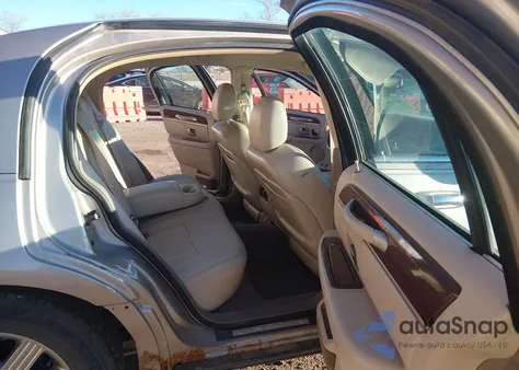 2003 Lincoln Town Car Executive из США, поврежденный, VIN 1LNHM81W33Y660267